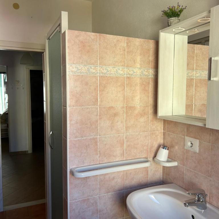 Casa vacanza Elyson - Three-Bedroom Apartment with Balcony - 8