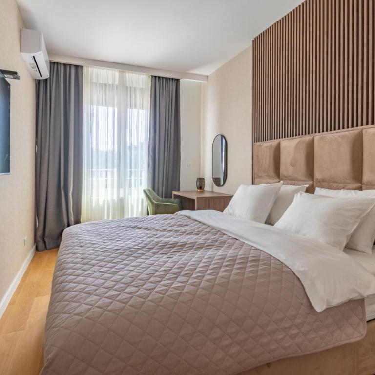 Park Vila Apartments - Deluxe One-Bedroom Apartment - 7