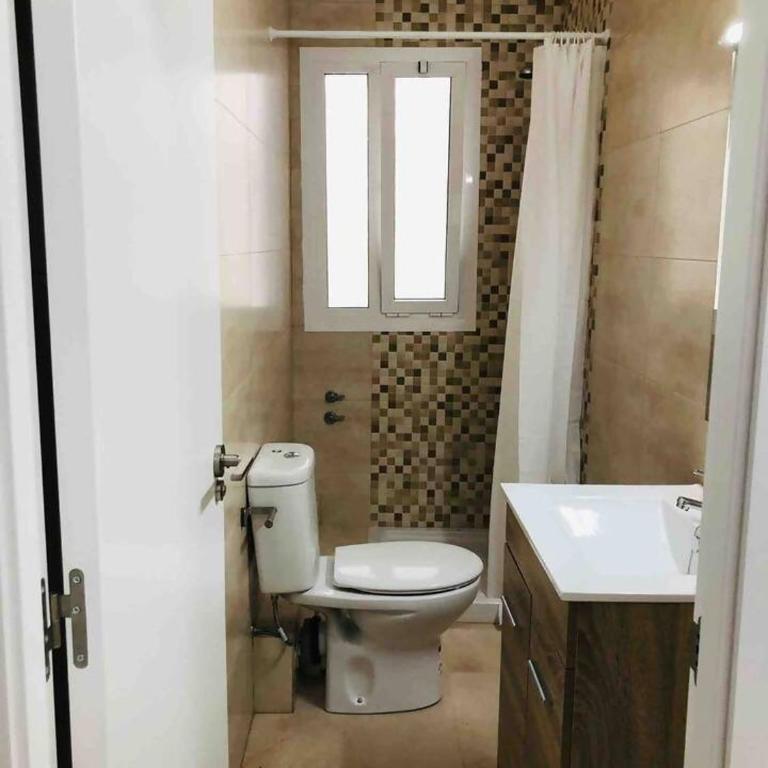 Piso Centro con 4 habitaciones y 2 baños - Apartment with Balcony - 8