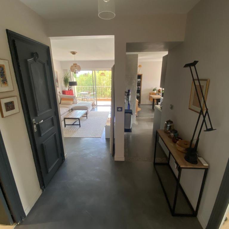 Location appartement Mandelieu, piscines privées, garage, proche des plages - Two-Bedroom Apartment - 2