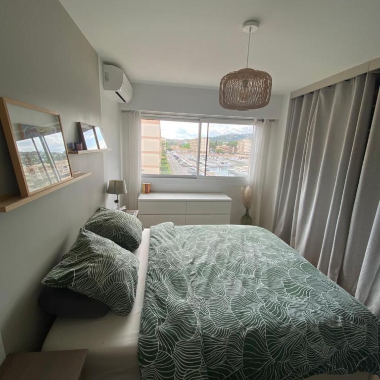 Location appartement Mandelieu, piscines privées, garage, proche des plages - Two-Bedroom Apartment - 5