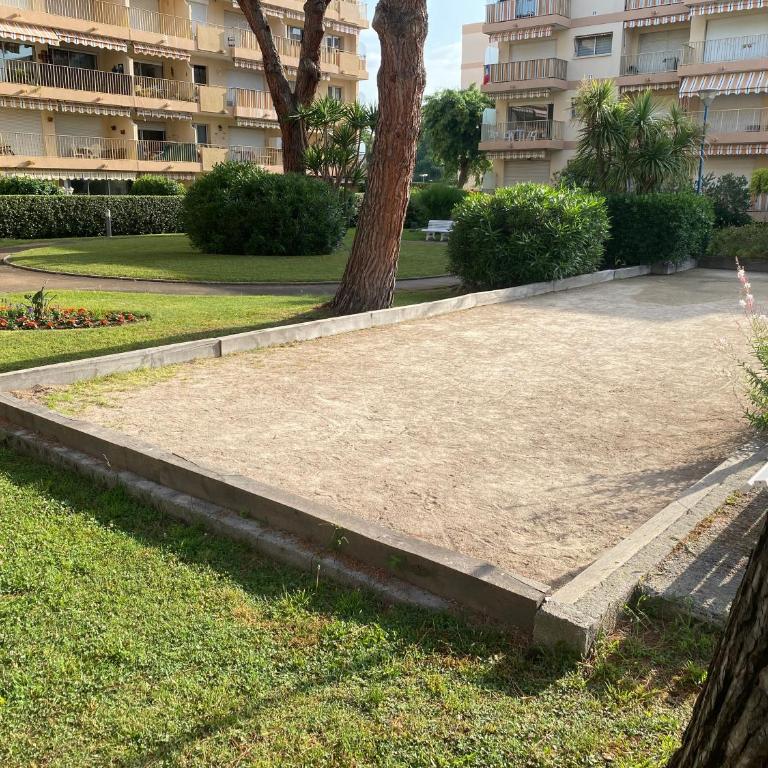 Location appartement Mandelieu, piscines privées, garage, proche des plages - Two-Bedroom Apartment - 14
