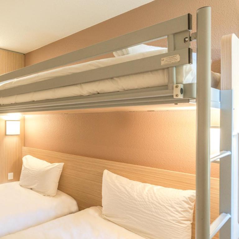 Premiere Classe Toulon La Seyne-sur-Mer - Chambre Triple avec 2 Lits Simples et 1 Lit Superposé - 4