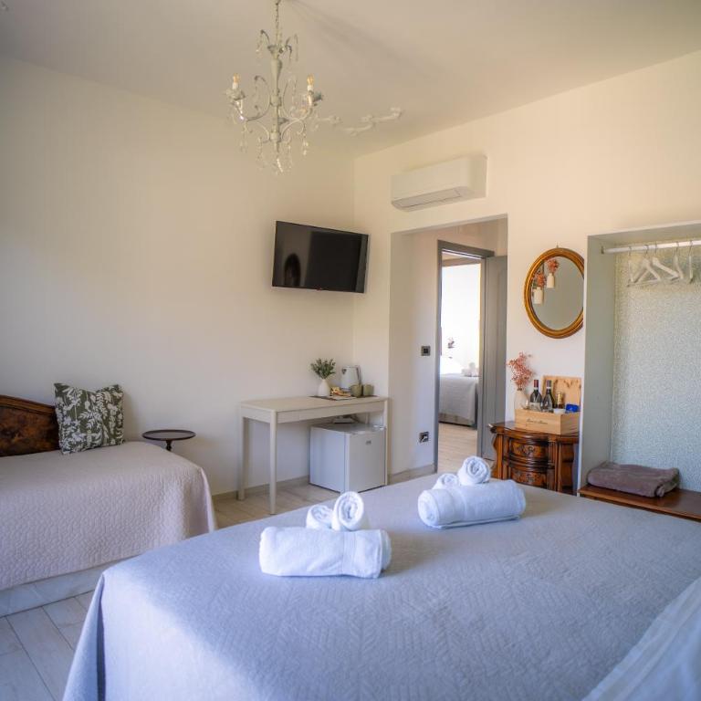 Villa Mafalda - Camera Tripla con Bagno Privato - 8