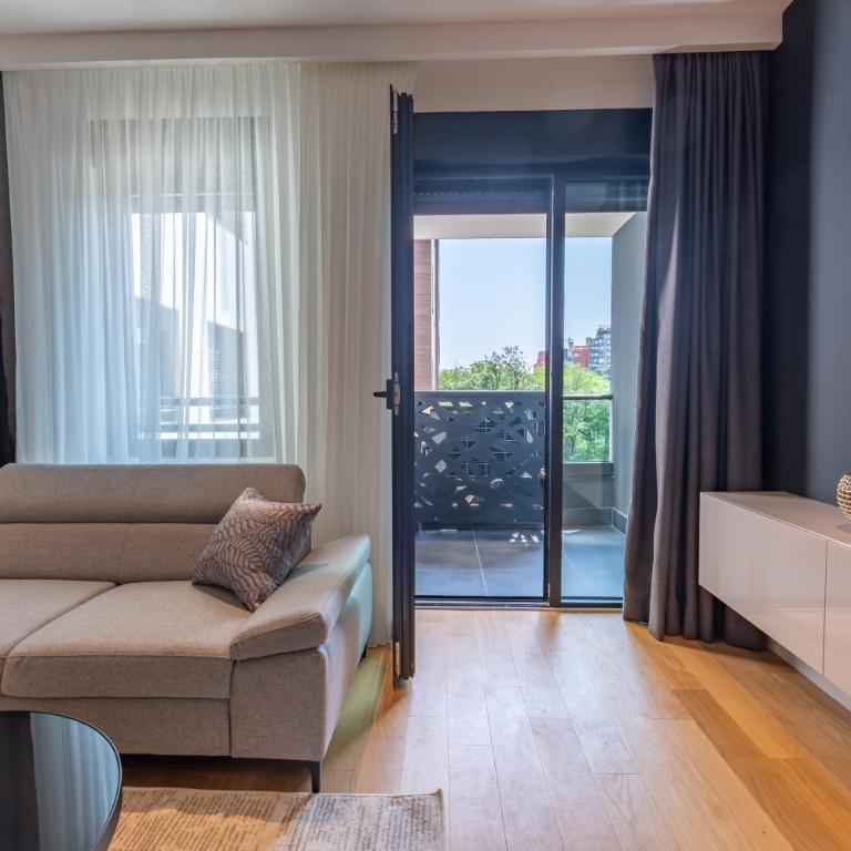 Park Vila Apartments - One-Bedroom Superior Apartment - 11