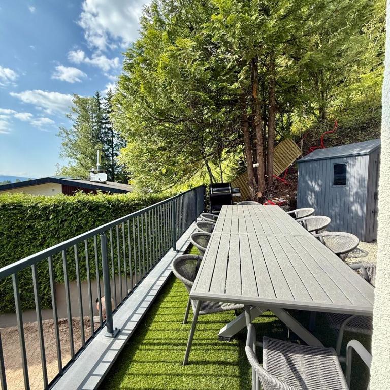 La Maison du Lac sleeps 10 and has air conditioning - Villa - 26