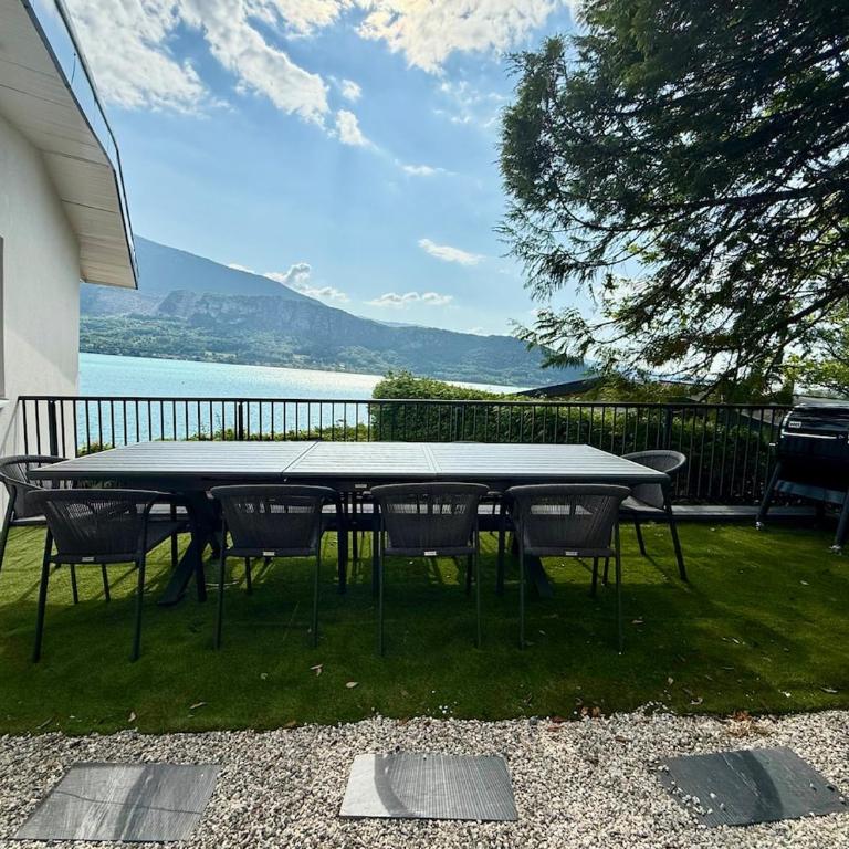 La Maison du Lac sleeps 10 and has air conditioning - Villa - 35