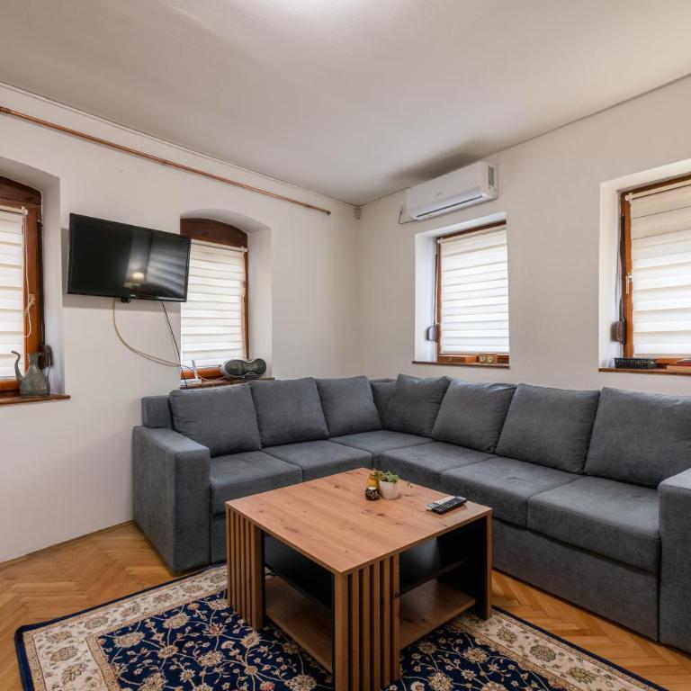 Quiet Apartments with FREE PARKING - One-Bedroom Apartment - 3