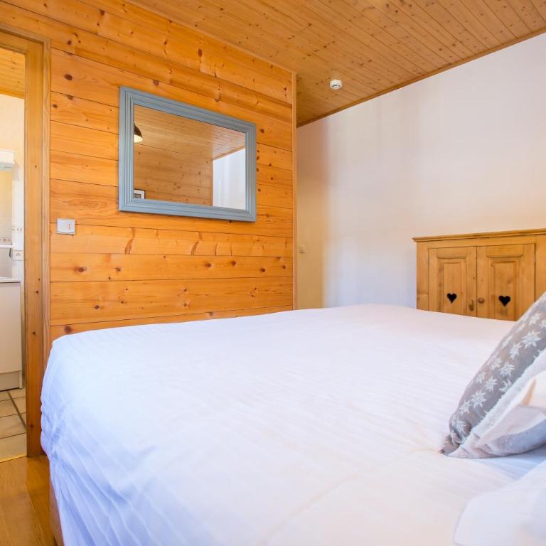Simply Morzine - Chalet Carving - Superior Chalet - 20