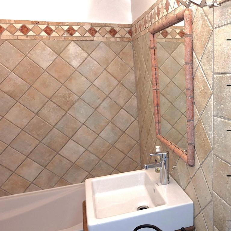 Les Flamants 4 pers , Clim , WI-FI gratuit , Balcon, cuisine toute équipée - Two-Bedroom Apartment - 4