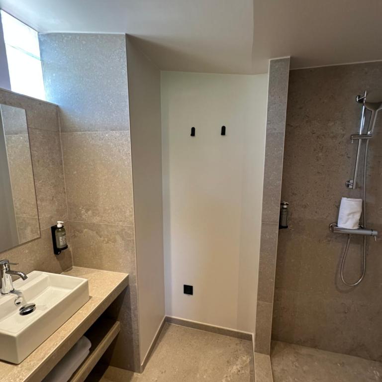 Hôtel Le Médiéval Palais des Papes - Chambre Double Deluxe avec Vue sur Château - 2