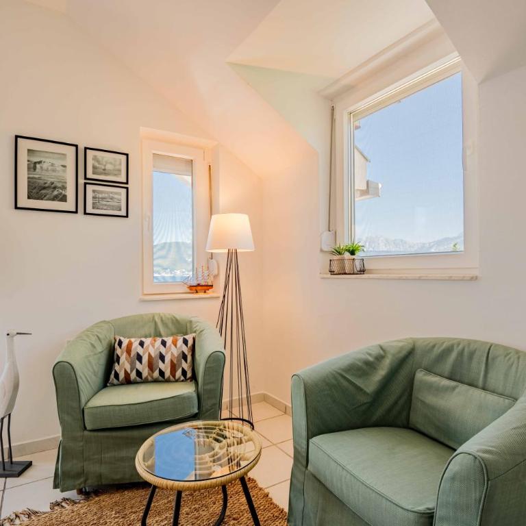 Big house with beautiful view and private jacuzzi - Eight-Bedroom House - 9