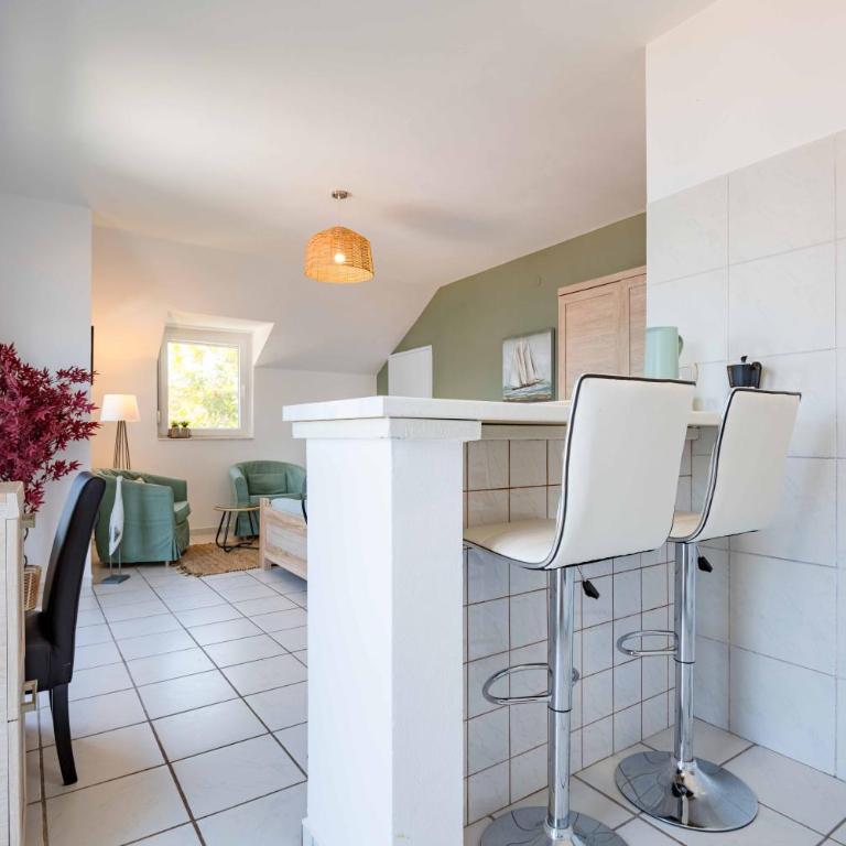 Big house with beautiful view and private jacuzzi - Eight-Bedroom House - 20