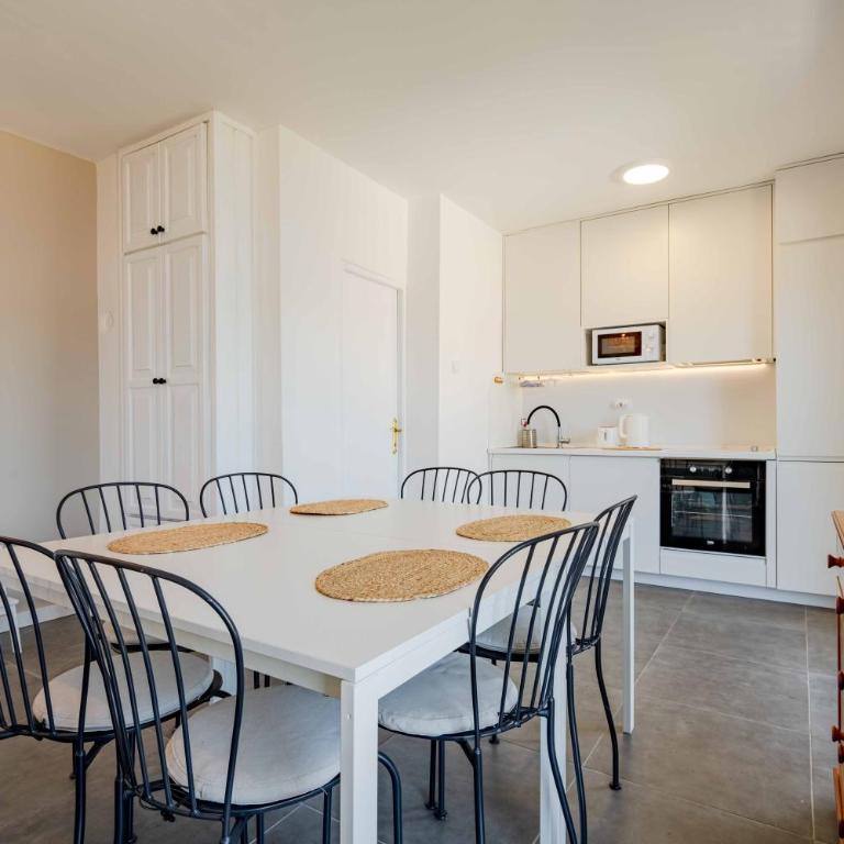 Big house with beautiful view and private jacuzzi - Eight-Bedroom House - 23