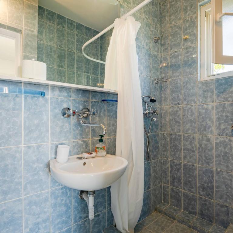 Big house with beautiful view and private jacuzzi - Eight-Bedroom House - 30