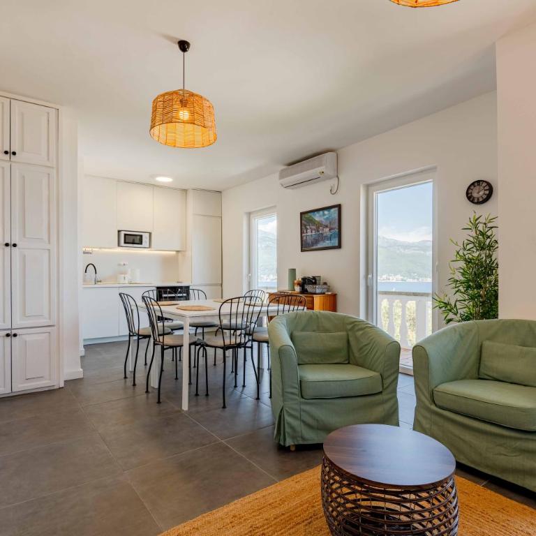 Big house with beautiful view and private jacuzzi - Eight-Bedroom House - 29