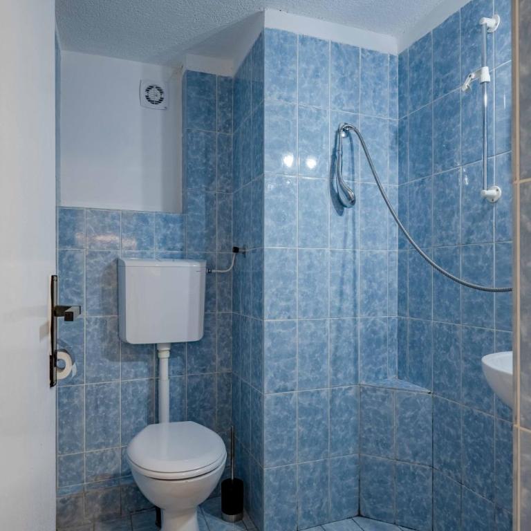 Big house with beautiful view and private jacuzzi - Eight-Bedroom House - 49