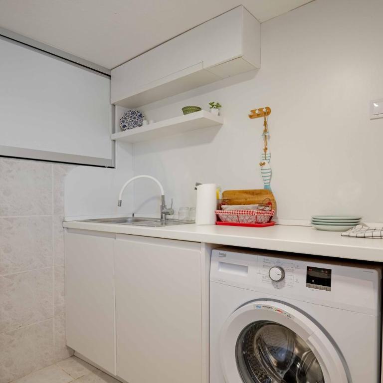 Big house with beautiful view and private jacuzzi - Eight-Bedroom House - 59