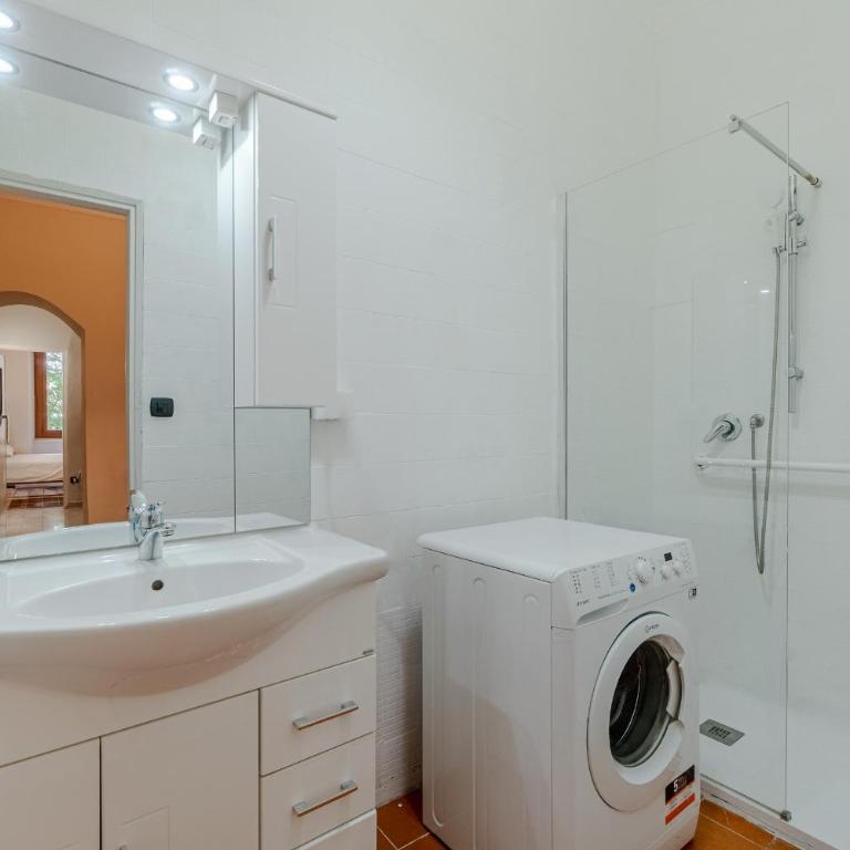 GuestHost - Dante Subway Apartment - Standard Apartment - 13