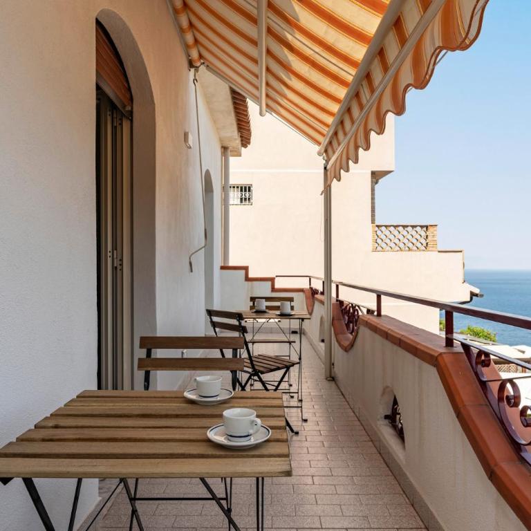 GuestHost - Lovely Flat in Taormina with Balcony - Three-Bedroom Apartment - 21