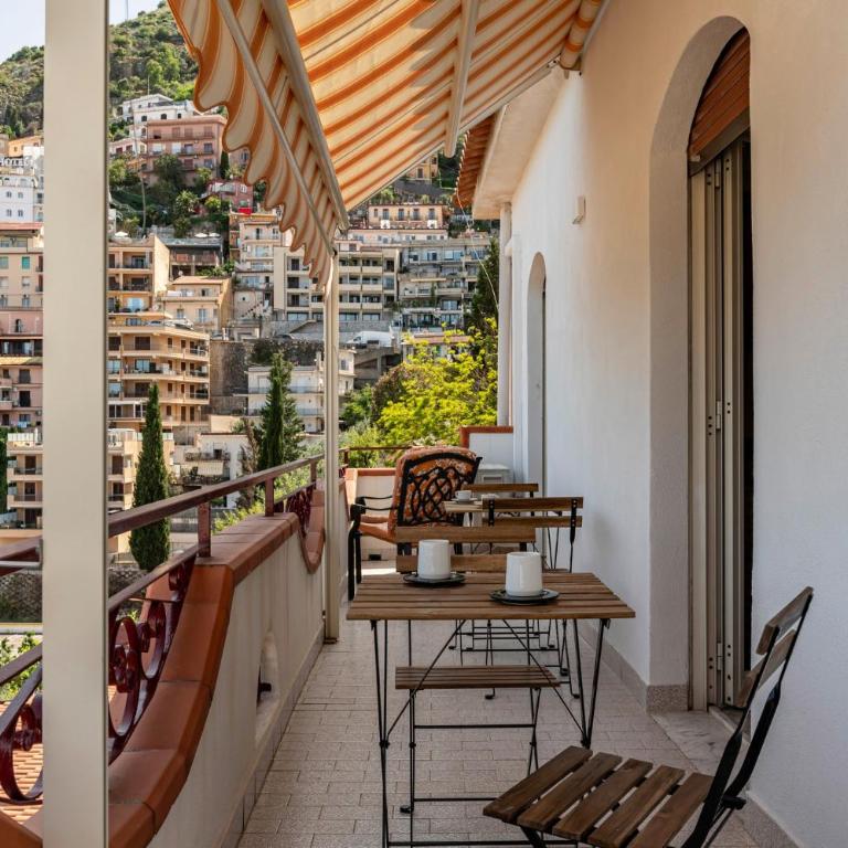 GuestHost - Lovely Flat in Taormina with Balcony - Three-Bedroom Apartment - 5