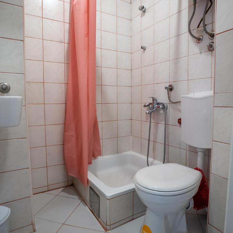 Minnie Apartment - One-Bedroom Apartment - 9