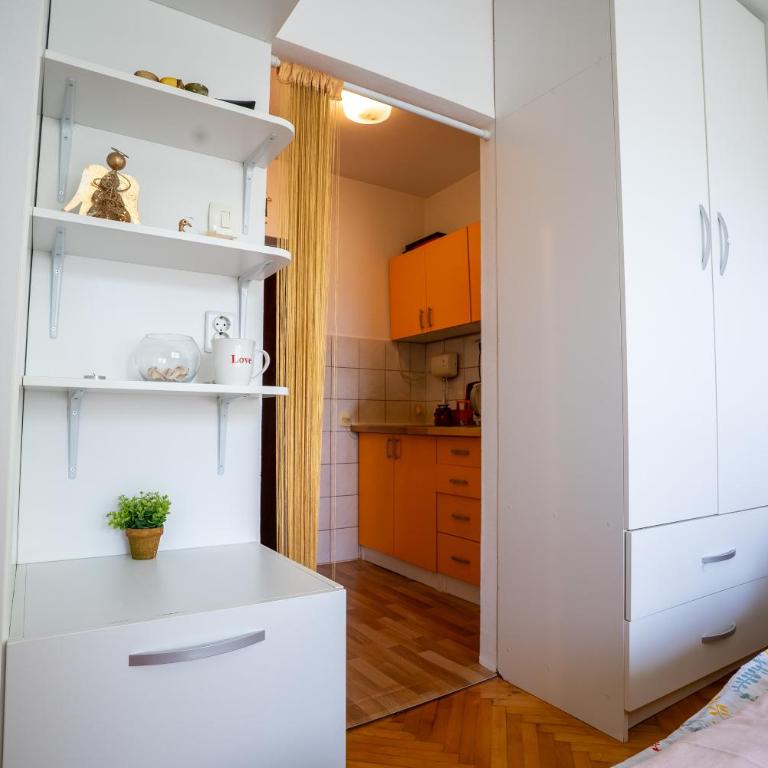 Minnie Apartment - One-Bedroom Apartment - 16