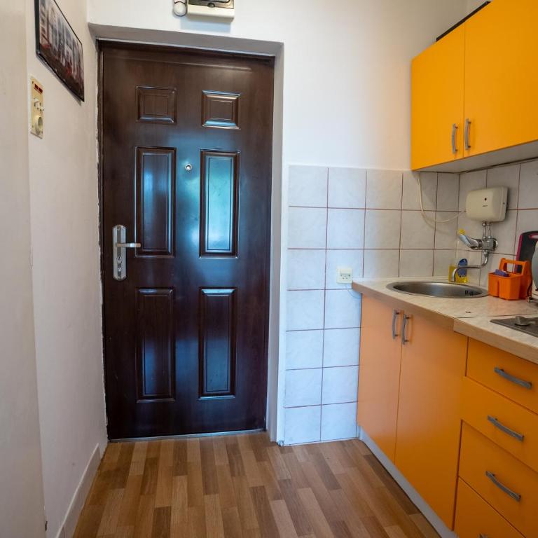 Minnie Apartment - One-Bedroom Apartment - 13