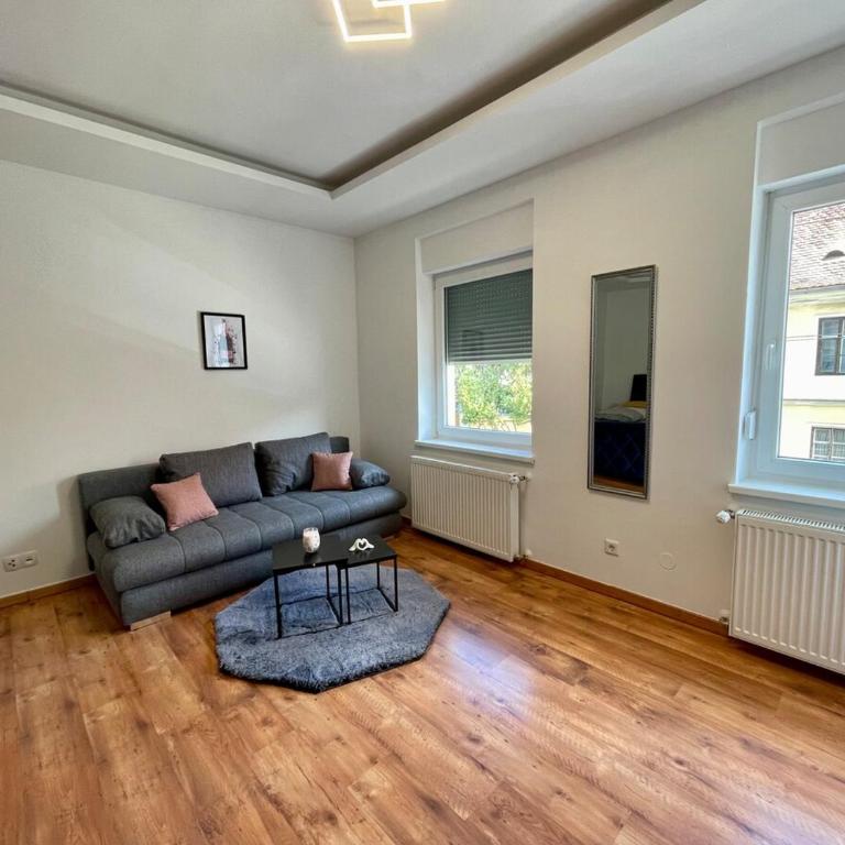 Stylische Wohnung nähe Stadthalle mit Balkon - Apartment mit 1 Schlafzimmer - 2