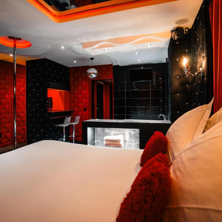 Le Cabaret Vip SPA - Superior Apartment with Sauna - 11
