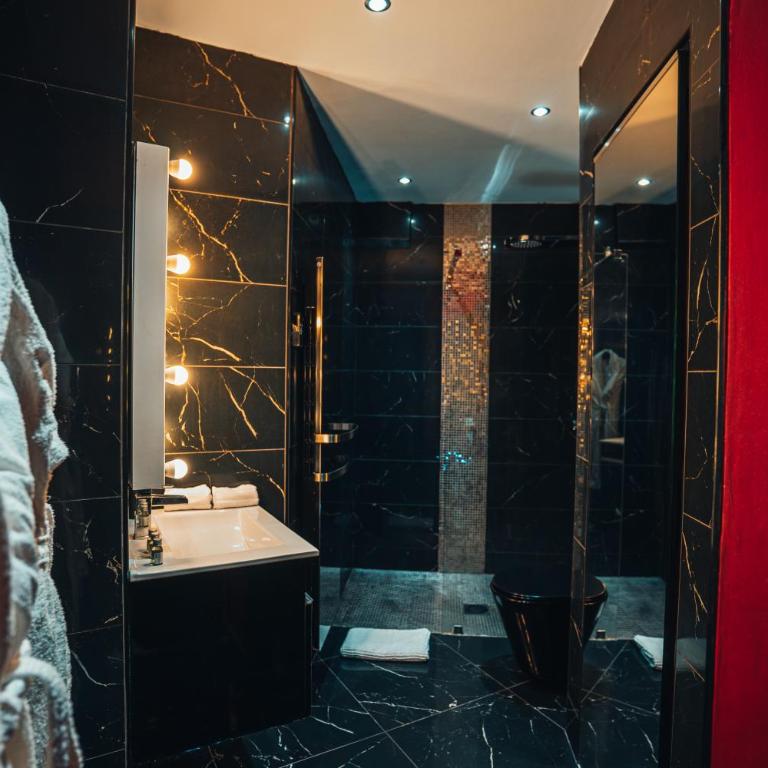 Le Cabaret Vip SPA - Superior Apartment with Sauna - 8