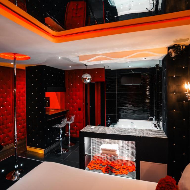 Le Cabaret Vip SPA - Superior Apartment with Sauna - 12