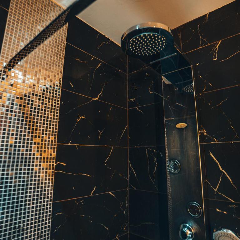 Le Cabaret Vip SPA - Superior Apartment with Sauna - 14