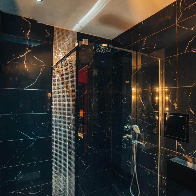Le Cabaret Vip SPA - Superior Apartment with Sauna - 17