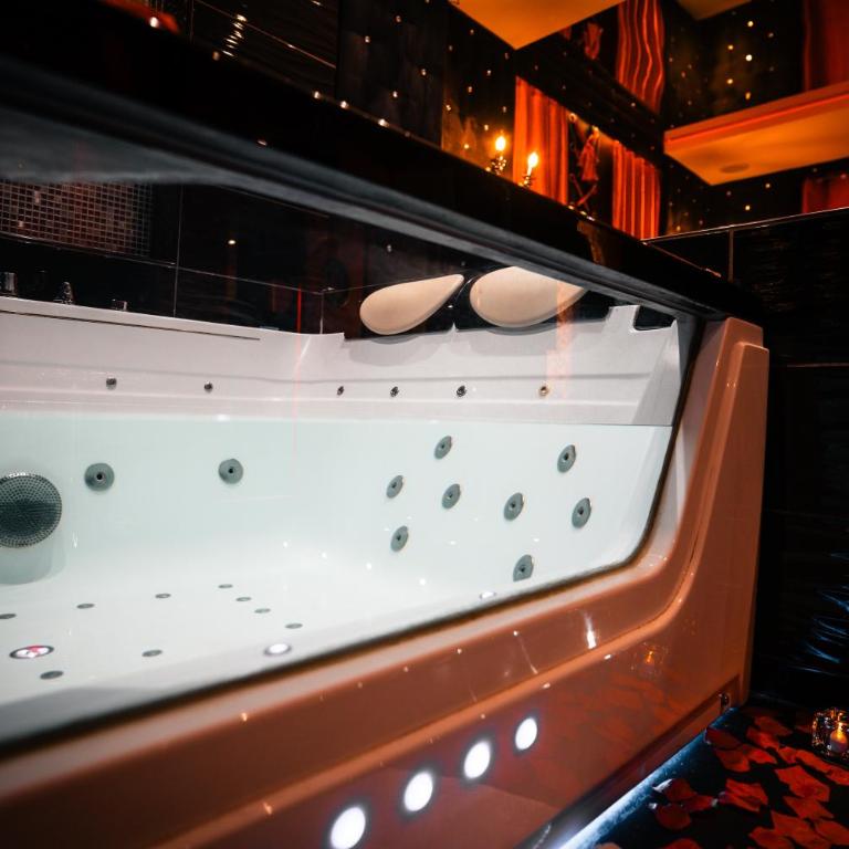 Le Cabaret Vip SPA - Superior Apartment with Sauna - 24