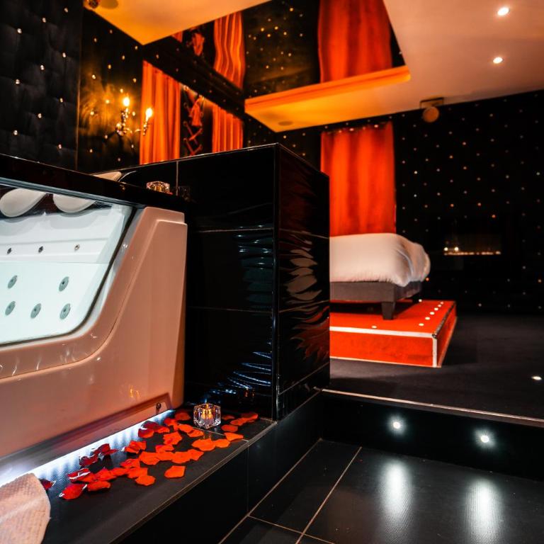 Le Cabaret Vip SPA - Superior Apartment with Sauna - 26
