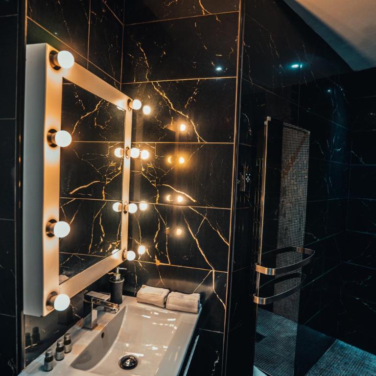 Le Cabaret Vip SPA - Superior Apartment with Sauna - 30