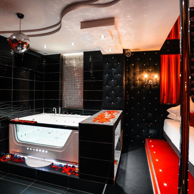 Le Cabaret Vip SPA - Superior Apartment with Sauna - 32