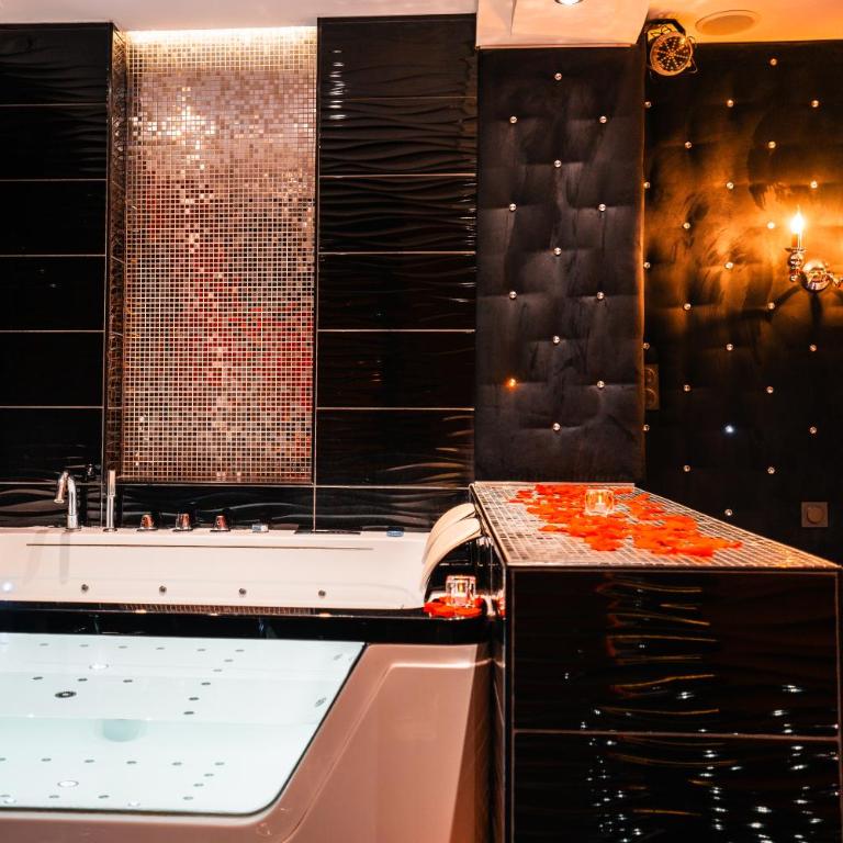 Le Cabaret Vip SPA - Superior Apartment with Sauna - 38