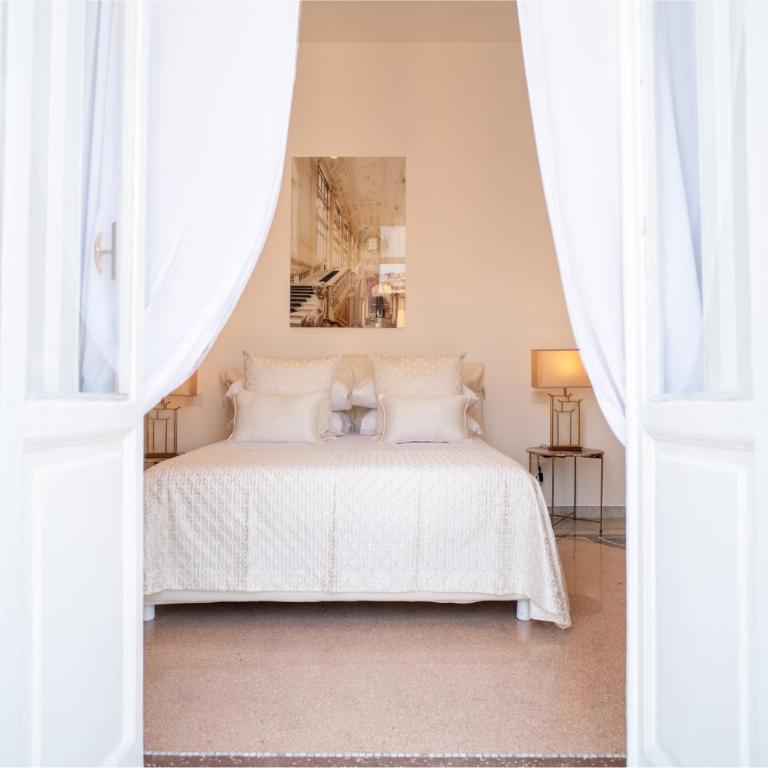 Bellavista Luxury Suite - Junior Suite with Balcony - 1