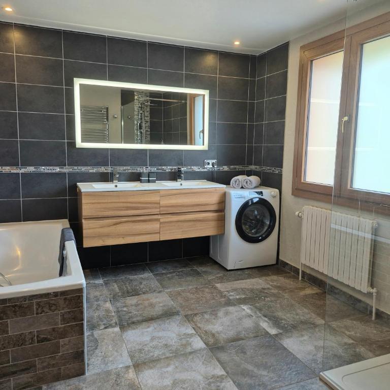 Chalet avec Jacuzzi, billard, jardin clos, proche Paradiski - Chalet - 25