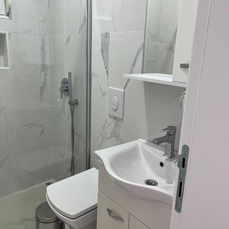 Demiri Rr - Deluxe Double Room - 5
