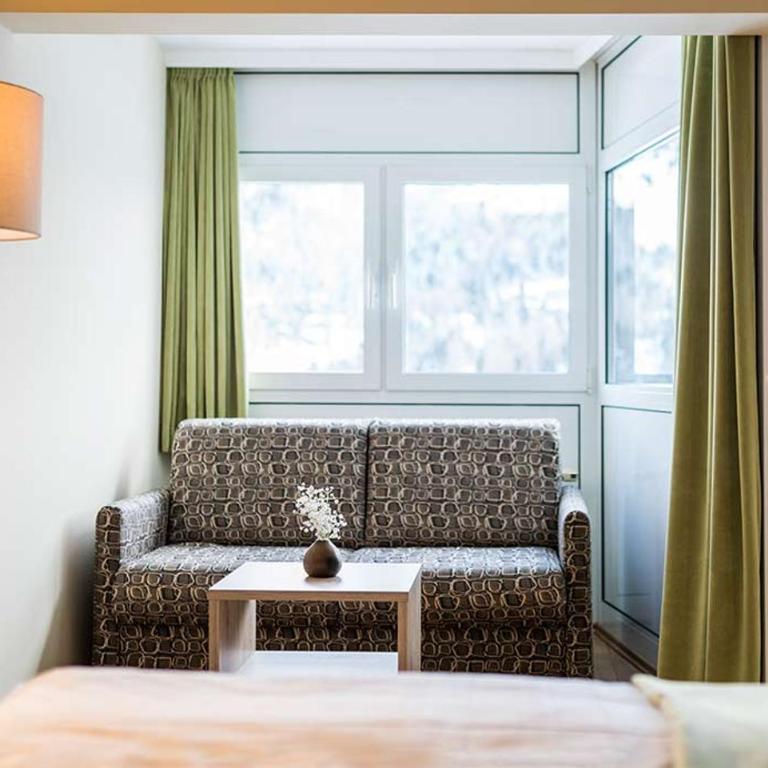Panorama Hotel Turracher Höhe - Dreibettzimmer mit Bergblick - 3