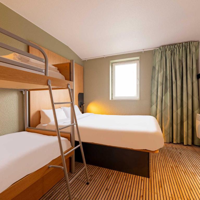 B&B HOTEL Calais Centre St Pierre - Chambre Quadruple - 4