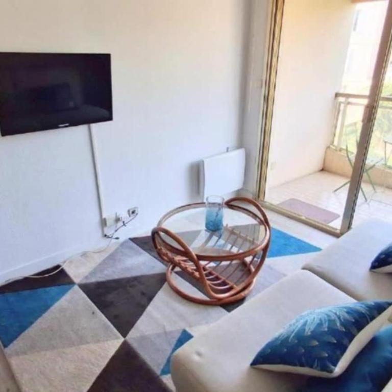 L'ILOT avec balcon, mignon et charmant, un havre de paix au cœur du centre-ville - Appartement 1 Chambre - 2