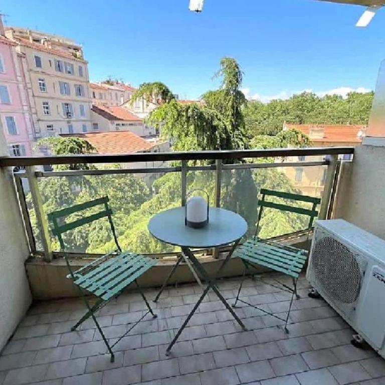 L'ILOT avec balcon, mignon et charmant, un havre de paix au cœur du centre-ville - Appartement 1 Chambre - 3