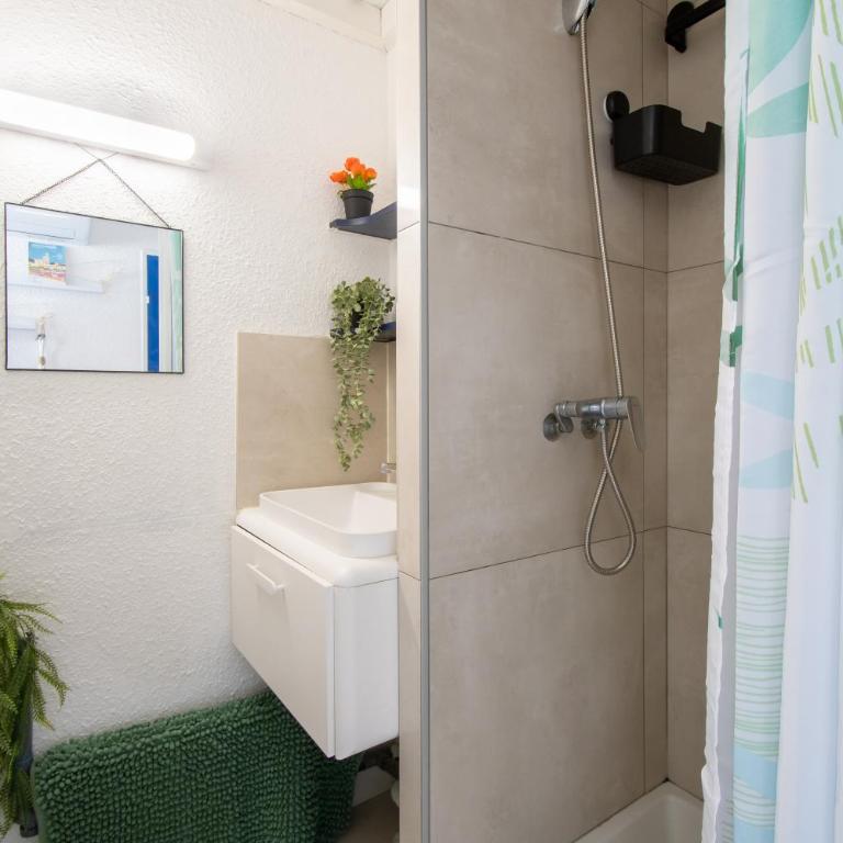 Studio cabine cosy Lagon Bleu Piscine, clim, parking, wifi inclus - Studio - 9