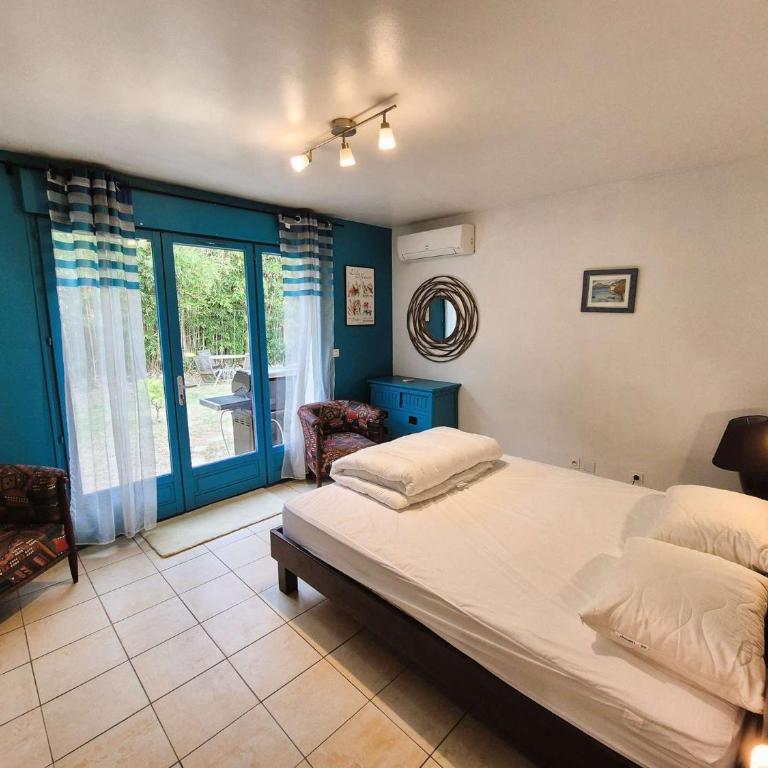 Piscine, plage à pied, WIFI, billard, babyfoot, ping pong, BBQ... - Villa avec Piscine Privée - 9