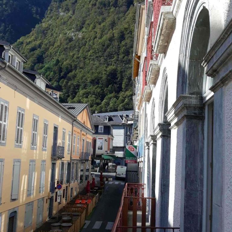 Appartement 4 Personnes Plein centre ville Cauterets avec balcon - Appartement 2 Chambres - 25