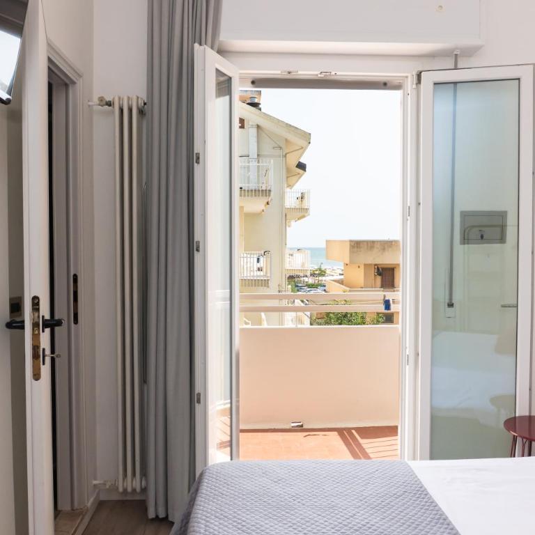 Hotel Mirabella - Standard Double or Twin Room - 2